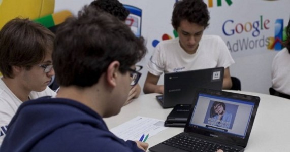 Popular e de difícil controle, WhatsApp mira notícias falsas