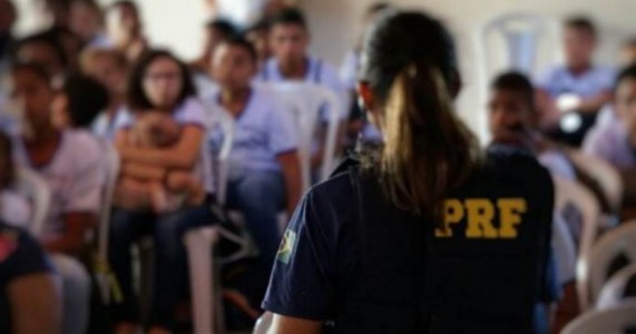 PRF leva ações educativas do ‘Maio Amarelo’ a municípios do Sertão