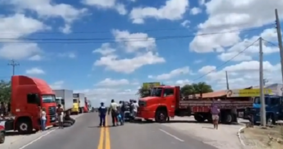 Confira os pontos que permanecem com bloqueios nas rodovias de PE