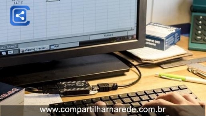 PC DE BOLSO - Computador menor que uma banana faz ‘de tudo’ e custa só nove dólares