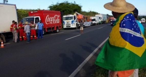 BA: Greve dos caminhoneiros: no 8° dia, há protestos na BR-324 e BR-116