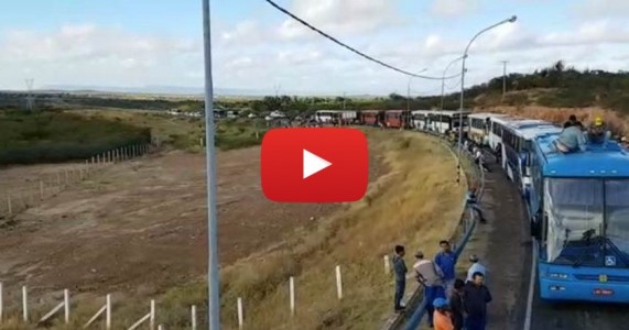 Em apoio à Greve dos Caminhoneiros, manifestantes bloqueiam acesso à Barragem de Sobradinho, na Bahia