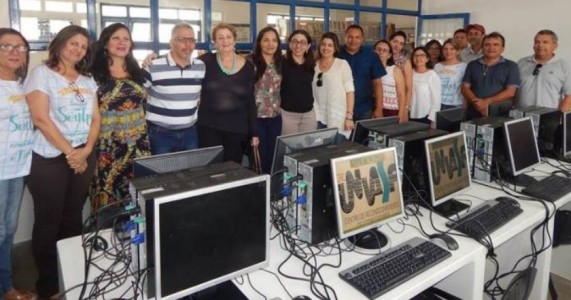 Dormentes recebe computadores da Univasf para telecentros digitais