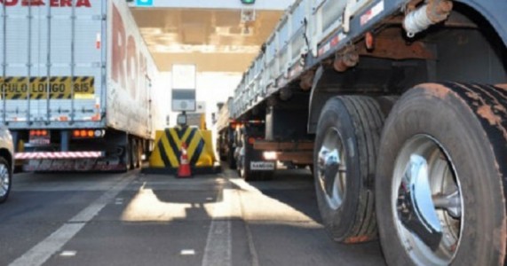 Isenção de cobrança de pedágio para eixo suspenso começa amanhã em SP