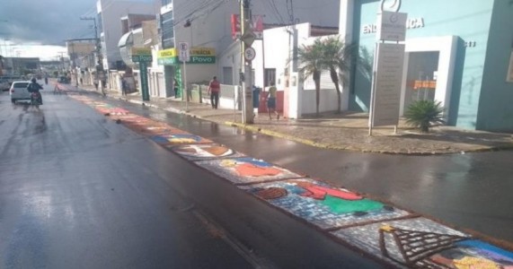 Avenida e rua de Salgueiro já estão preparadas para a Procissão de Corpus Christi