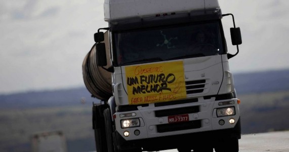 Caminhoneiros começam a deixar estradas; entenda o que acontece agora