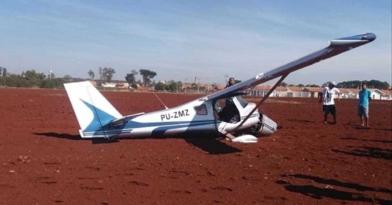 Avião faz pouso de emergência em condomínio de São Paulo