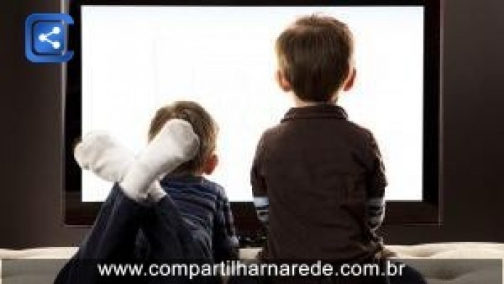 Quando assistir televisão prejudica o desenvolvimento infantil 