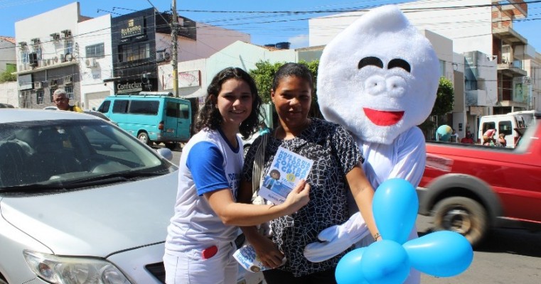 Secretaria de saúde realiza campanha do dia d contra a gripe.