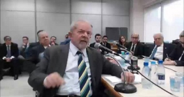 Em 1ª aparição pública após a prisão, Lula se diz 'cansado de mentiras'