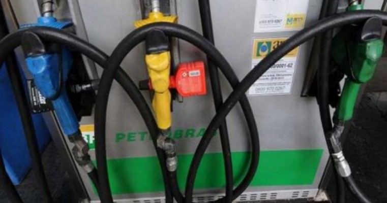 Preço da gasolina na refinaria tem nova redução