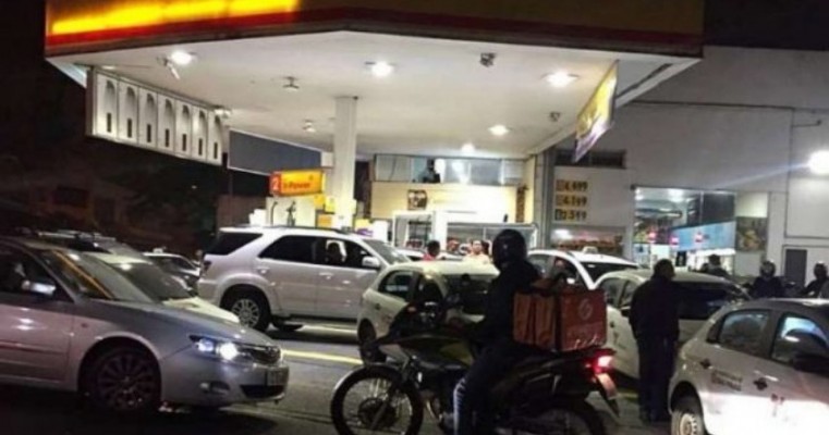 Preço do diesel cai R$ 0,34 após acordo entre governo e caminhoneiros
