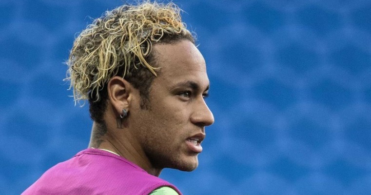 Neymar muda visual para a estreia do Brasil na Copa do Mundo; veja