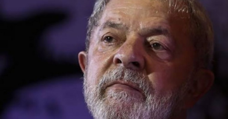 Lula assistiu jogo entre Espanha e Portugal na cela, com advogado