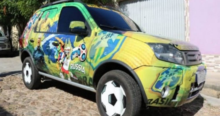 Família investe R$ 1,4 mil em decoração de carro para a Copa do Mundo