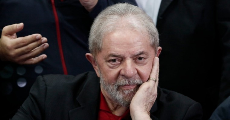 Lula reclama do juiz em estreia como comentarista da Copa