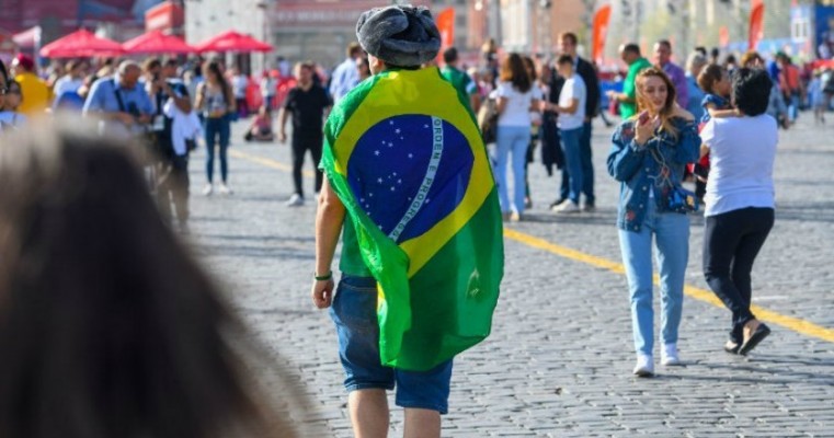 Faltar no trabalho nos jogos do Brasil na Copa pode “dar justa causa”, avisa especialista