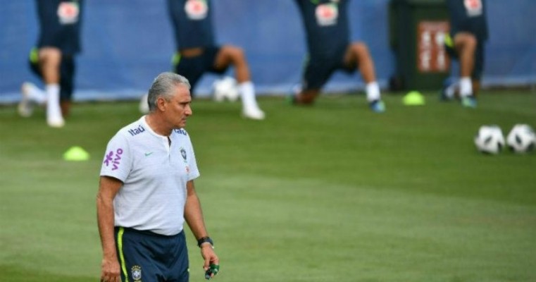 Estatura da seleção da Sérvia preocupa Tite, que pode mexer na lateral O treinador da seleção brasileira pode sacar 