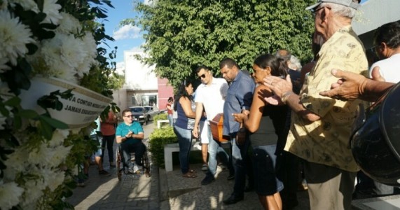 Adeus a Messias foi em clima de emoção e aplausos em Serra Talhada-PE