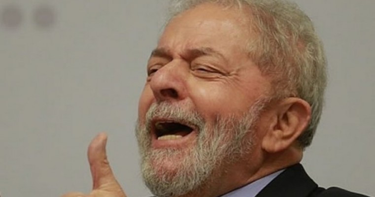 "Não sou pombo-correio para andar com tornozeleira", diz Lula