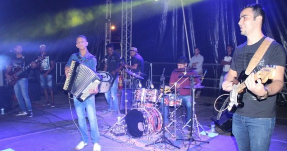 Terceira noite do São Pedro Sertanejo foi realizado com sucesso em Salgueiro-PE