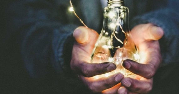 Saiba como reduzir a conta de luz em época de reajustes
