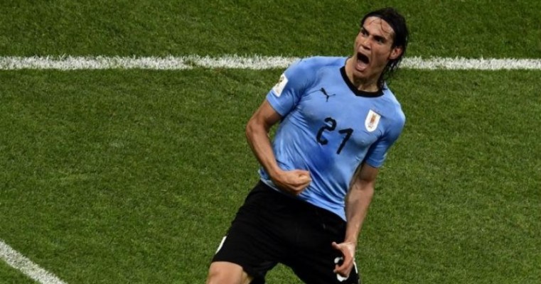 Cavani brilha, Uruguai bate Portugal de CR7 e vai pras quartas da Copa