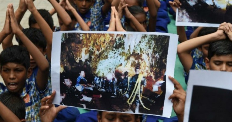 Autoridades tailandesas retomam operação de resgate de jovens presos em caverna