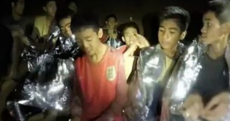 Saiba quem são os 12 garotos que ficaram presos na caverna na Tailândia