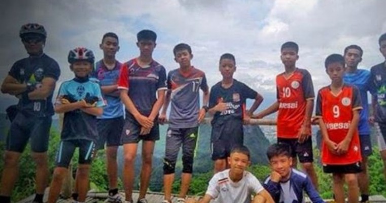 Fifa convida garotos tailandeses para o prêmio de melhor do mundo
