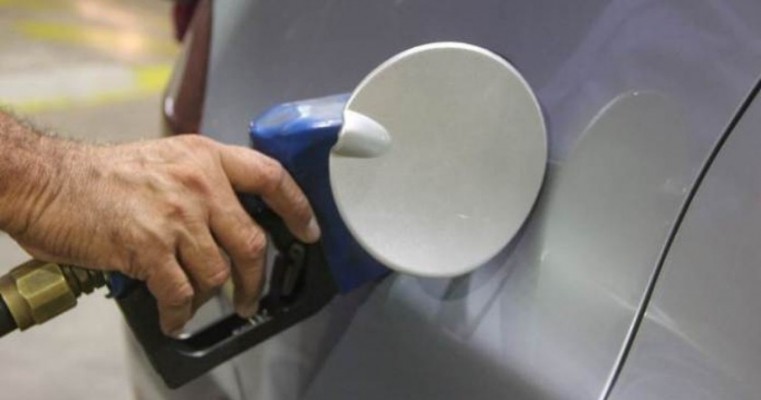Petrobras reduz em 1,75% preço da gasolina nas refinarias