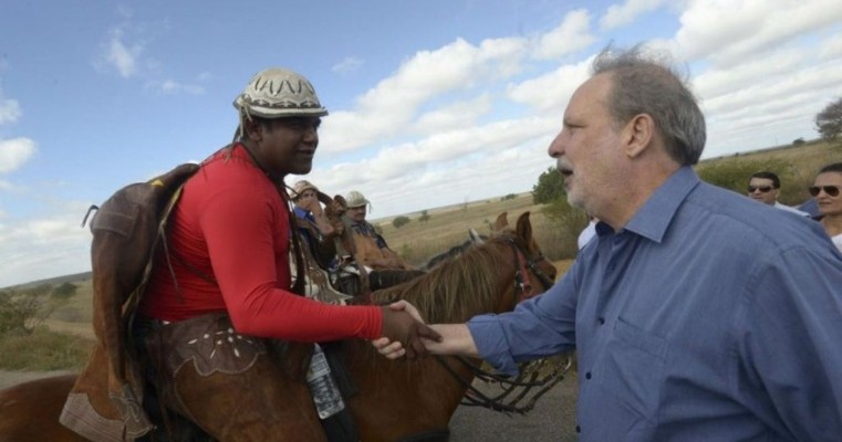 Armando e Mendonça presenciam a força da fé do sertanejo na Missa do Vaqueiro de Serrita