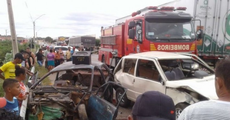 Acidente na BR-232 deixa um morto e dois feridos em estado grave em Serra Talhada, PE
