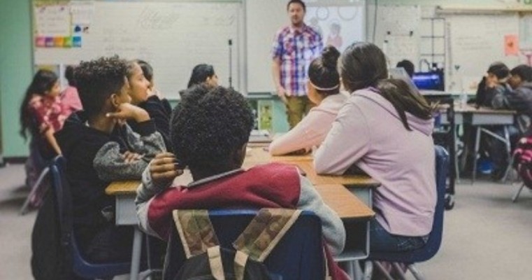 Conselho convida professores a avaliar base nacional do ensino médio
