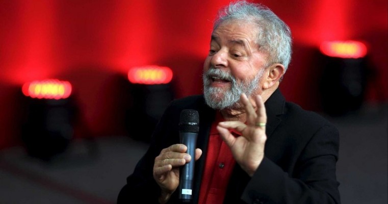 'Dinheiro na mão de rico fica parado no banco', diz Lula em artigo