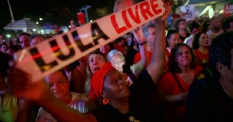Com Chico Buarque e Gilberto Gil, ‘Festival Lula Livre’ reúne milhares no Rio