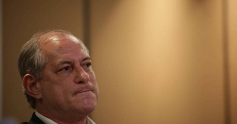 Isolado após articulações de Lula, Ciro Gomes se diz 'o cabra marcado para morrer'