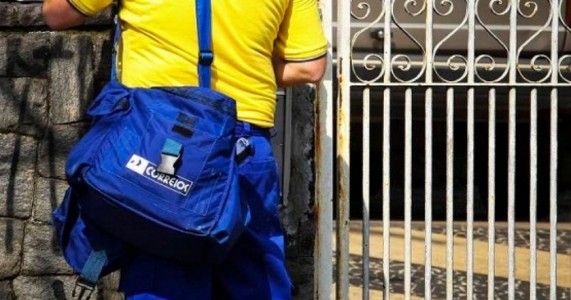 Funcionários dos Correios aprovam estado de greve até dia 14