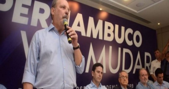 Armando Monteiro faz aceno para Marília Arraes