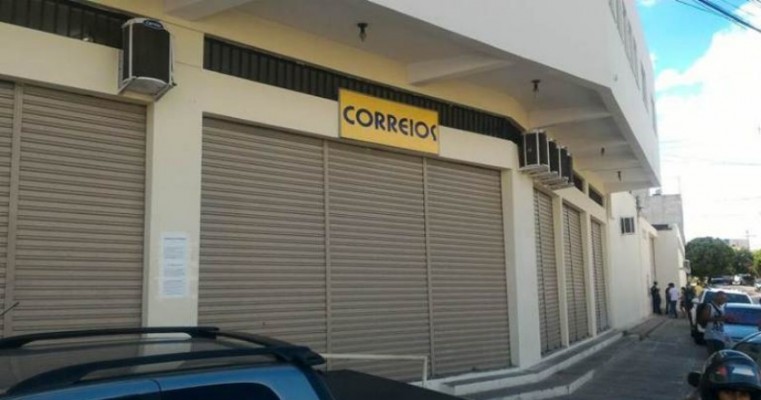 Funcionários dos Correios de Pernambuco decidirão nesta terça se deflagram greve