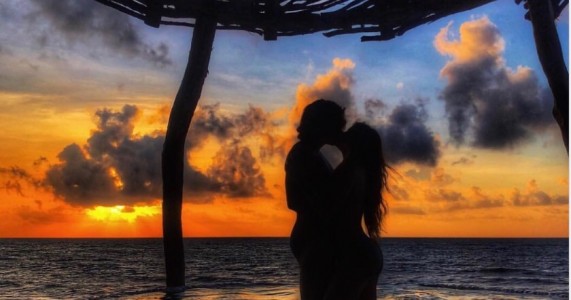 Luisa Sonza e Whindersson Nunes posam completamente nus em foto na praia