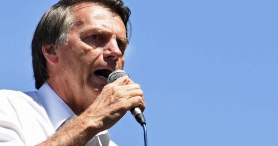 Ex-mulher acusou Bolsonaro de furto de cofre, diz revista