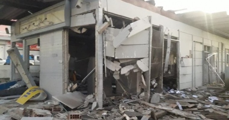 Saloá-PE: Criminosos explodem agência bancária no Centro da cidade.