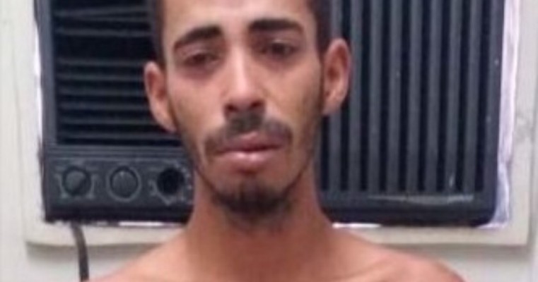 Salgueiro - Rocam do 8ºBPM prende homem por de drogas no bairro da COHAB