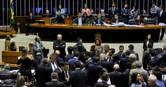 Bancada evangélica pede fim de ‘ideologia de gênero’ nas escolas