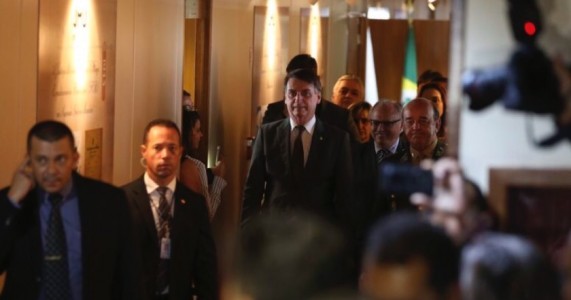 Bolsonaro quer reduzir em 30% número de comissionados nos ministérios