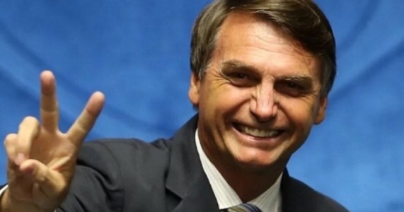 Posse de Bolsonaro será às 15h de 1º de janeiro, diz Eunício