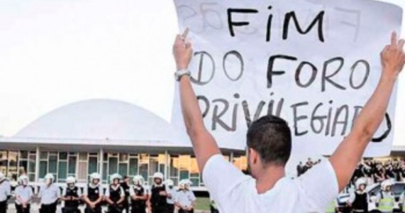 Comissão da Câmara aprova fim do foro privilegiado