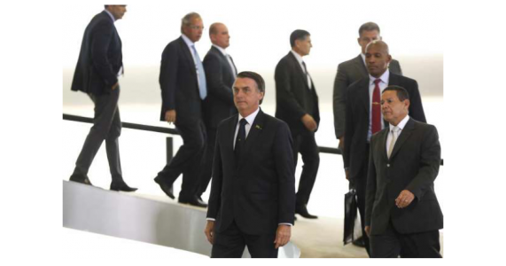 Bolsonaro deve flexibilizar regras sobre posse de arma até o dia 22
