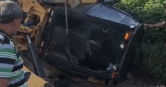 Araripina PE — Caminhão da Celpe tomba na BR-316